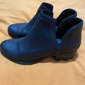 Sore Lola bootie size 6.5